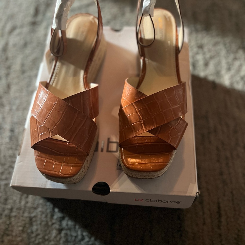 Liz Claiborne Tan Espadrille Sandals with Crisscross Straps